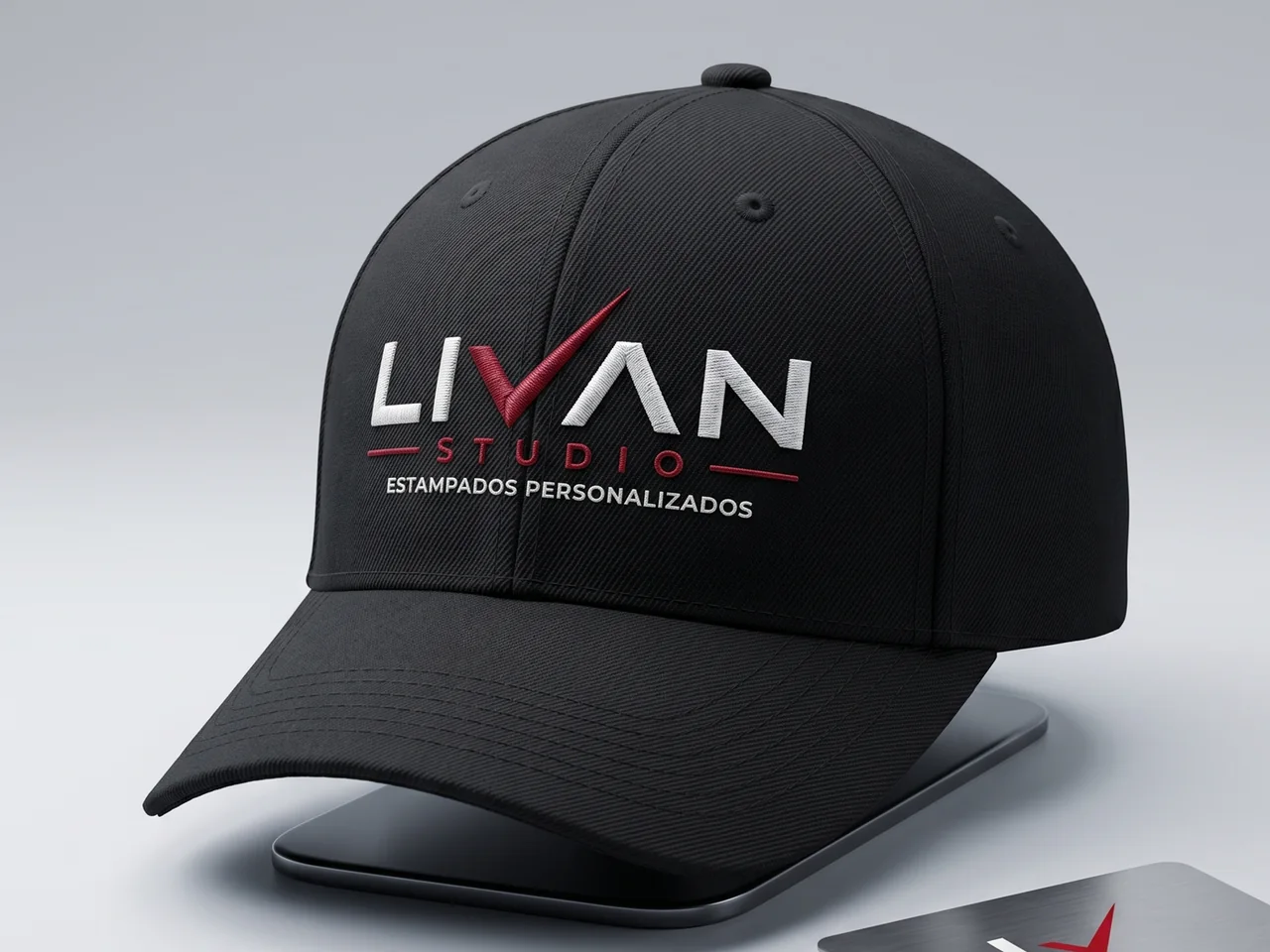 Gorra negra personalizada con bordado de marca